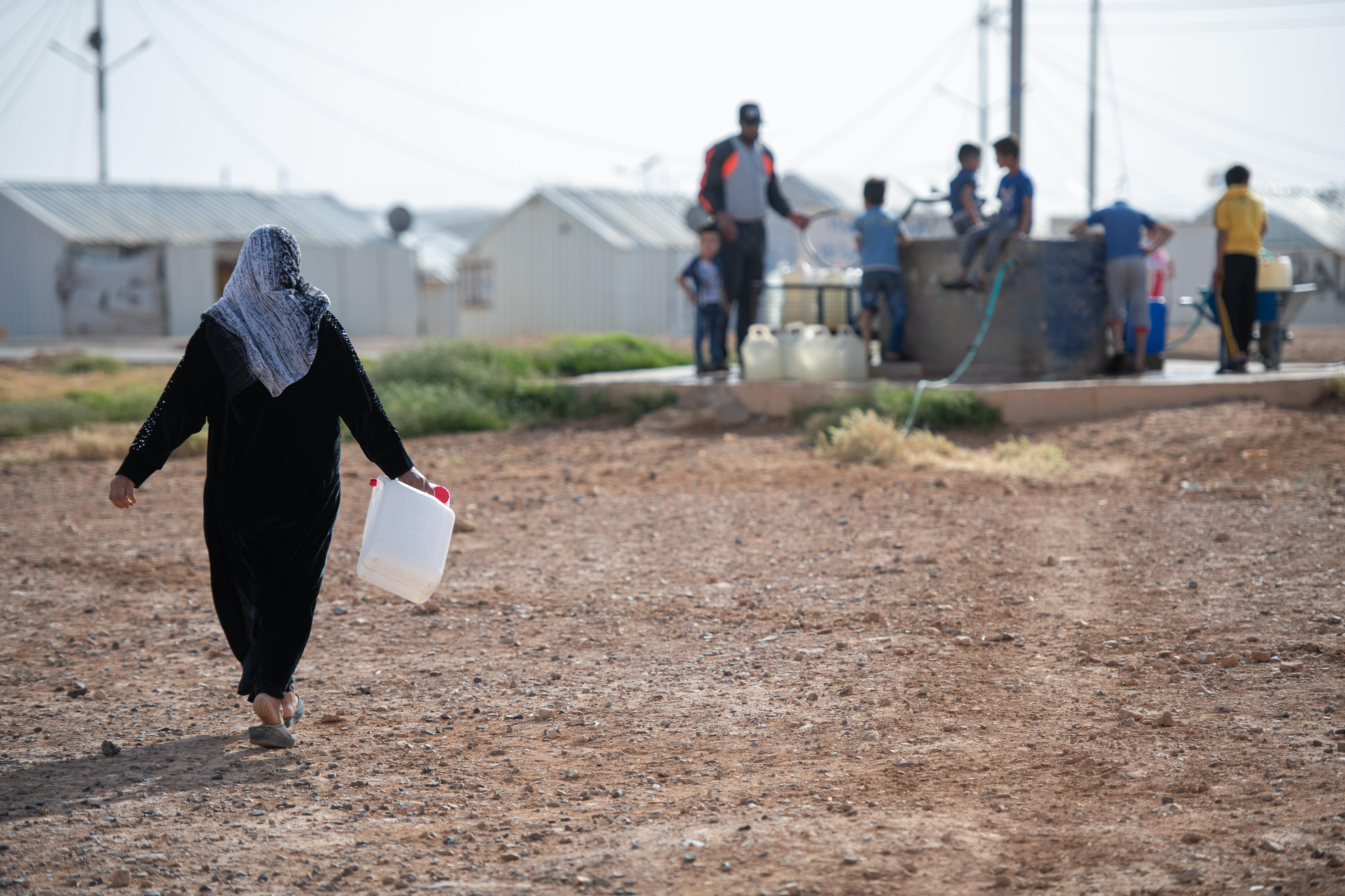 Jordan_Syrian Refugees Collect Water