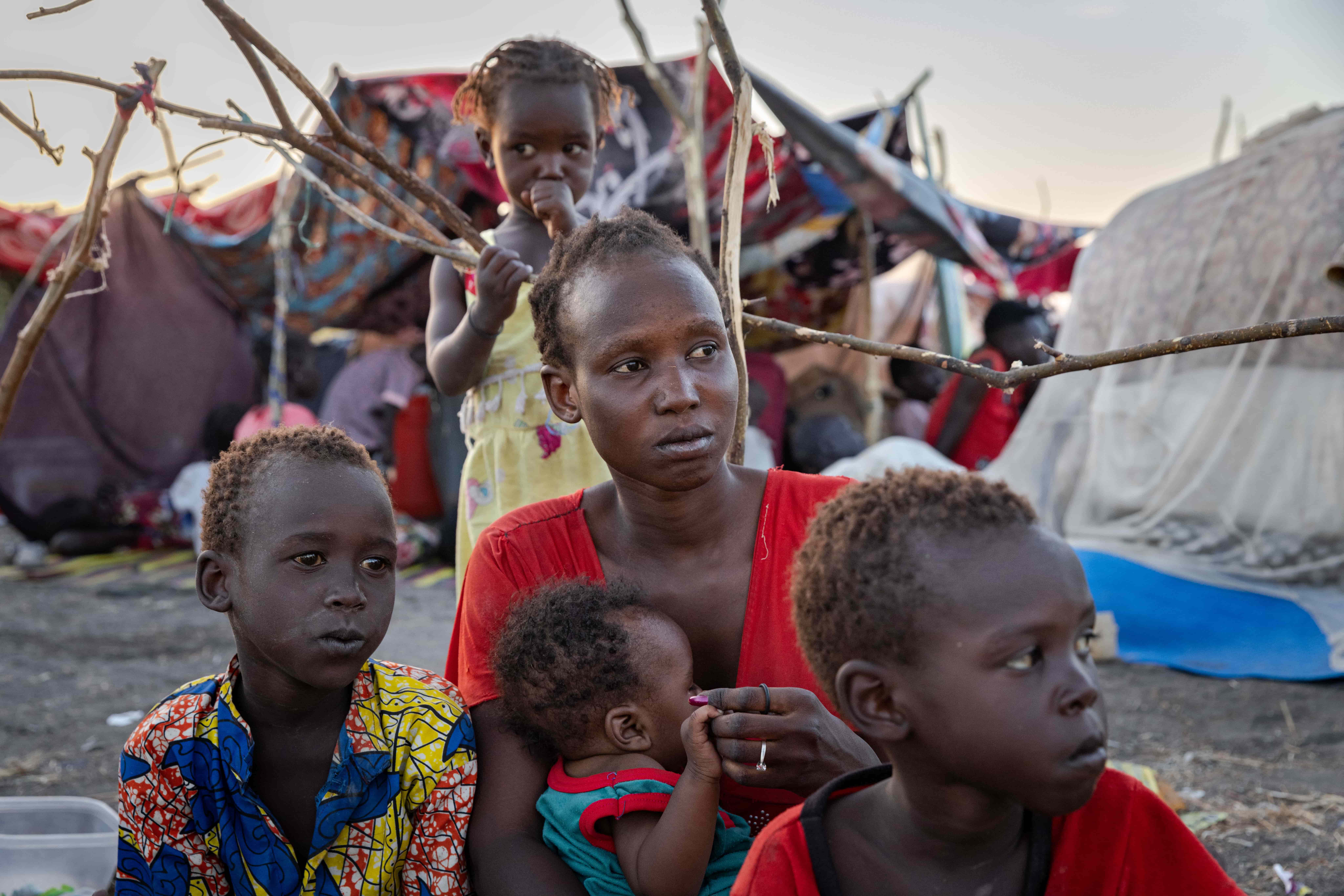 South Sudan_refugees-in-UNHCR-transit-centre
