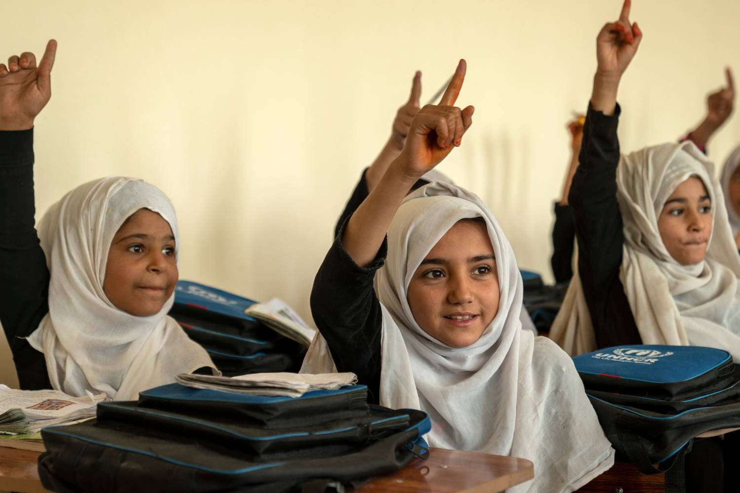 afghanistan_school-girls-raise-their-hands-in-nargarhar-province