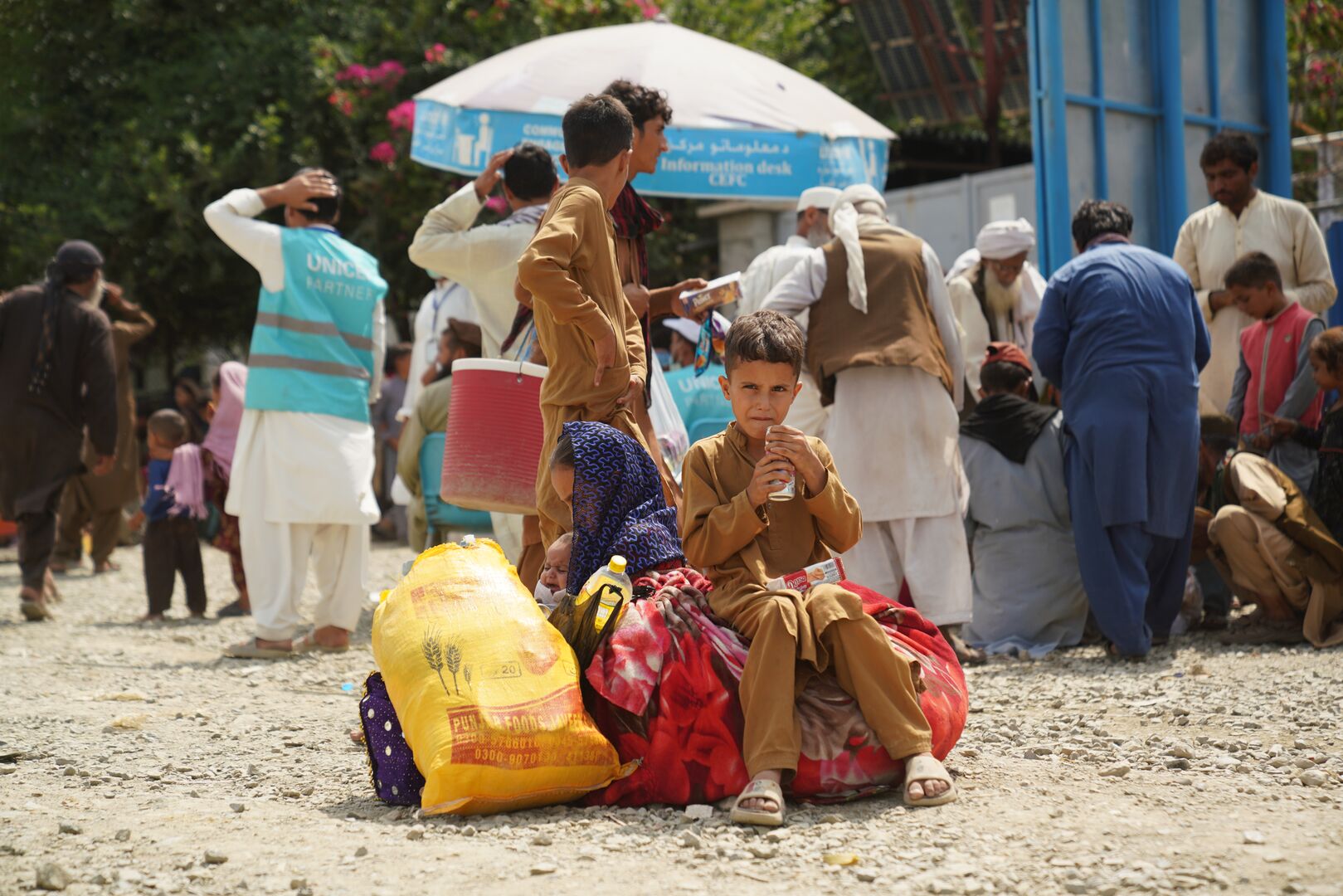 Afghanistan. Afghans_returned-from-Pakistan-at-Torkham-border-crossing
