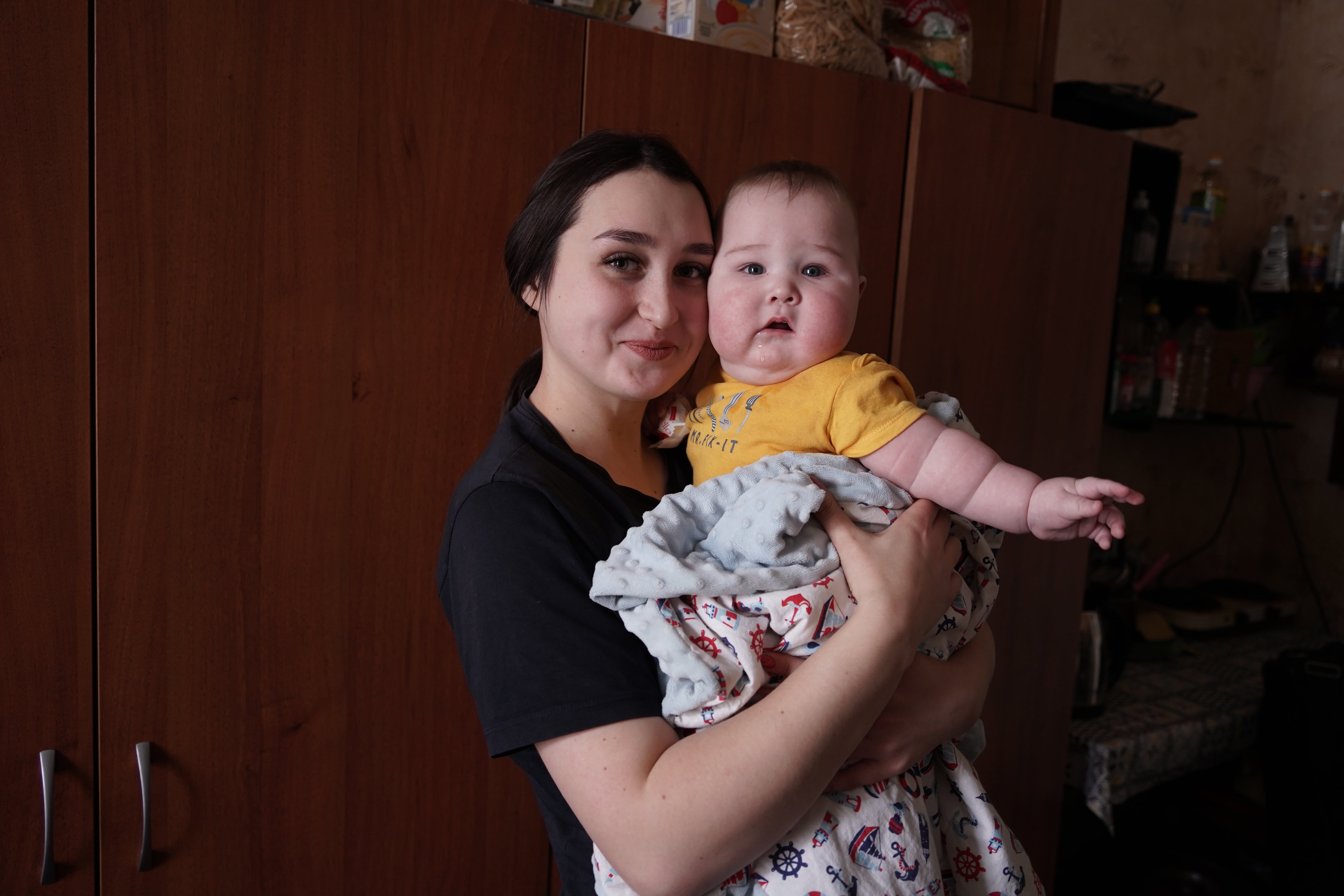 Ukraine_Young-Family-In-Lypkuvativka-Collective-Site