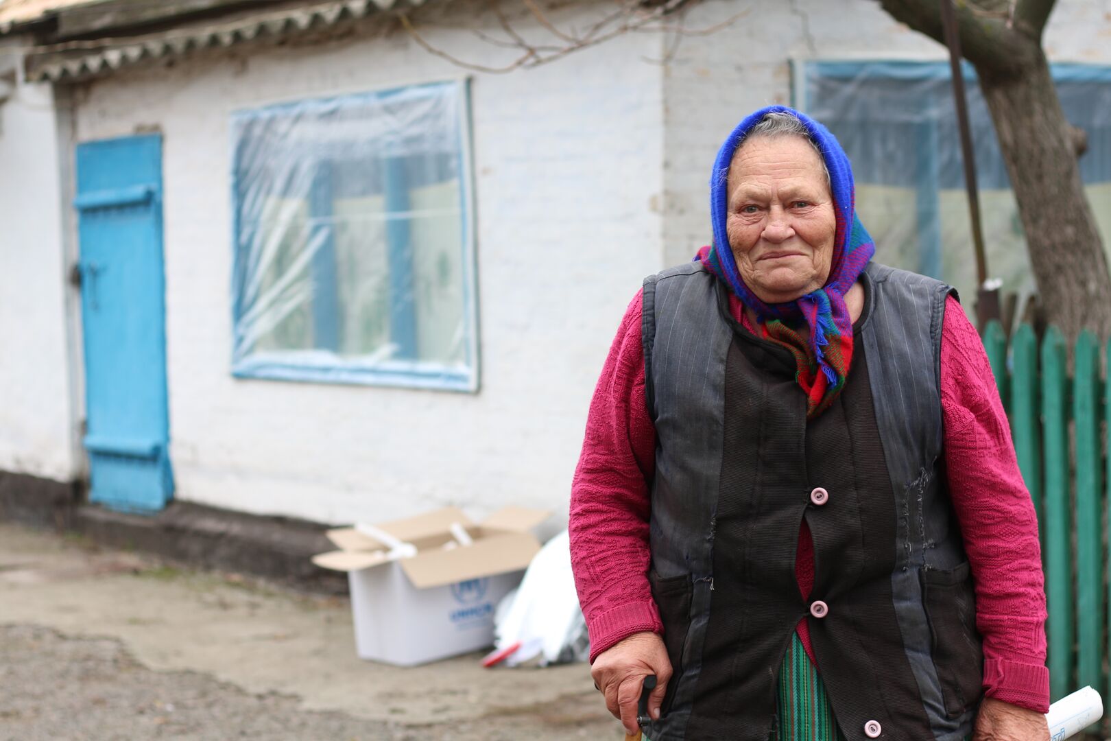 Ukraine_Valentyna-receives-relief-items