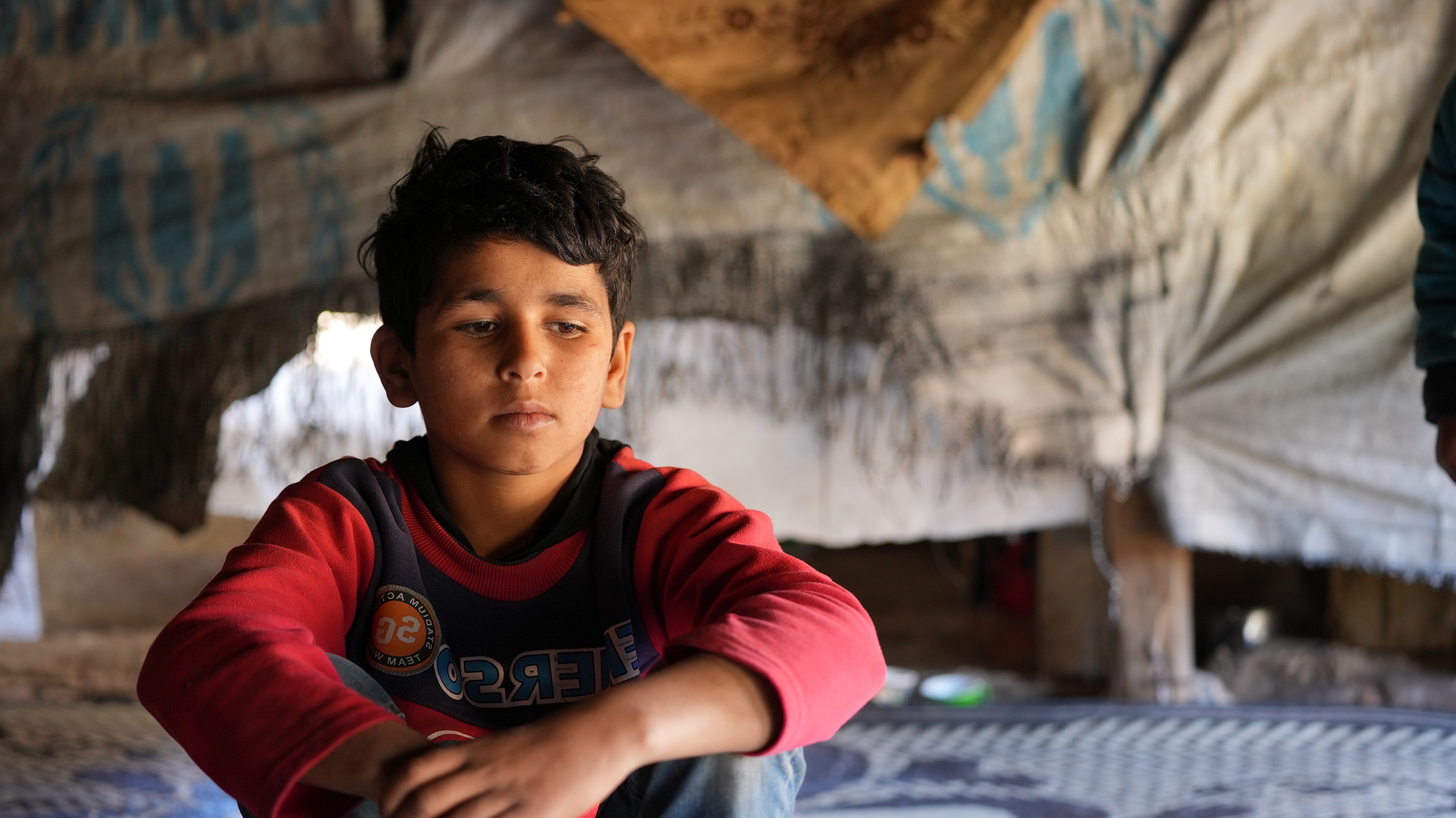 Lebanon_child-inside-tent
